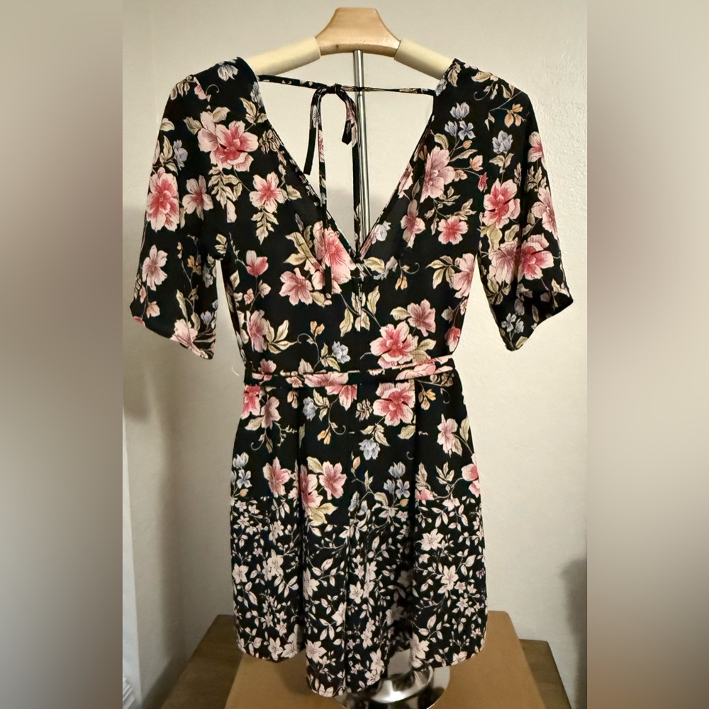 5 for $20 Deal- Trixxi Pink & Black Floral Romper Shorts - Size Small - Picture 5 of 11